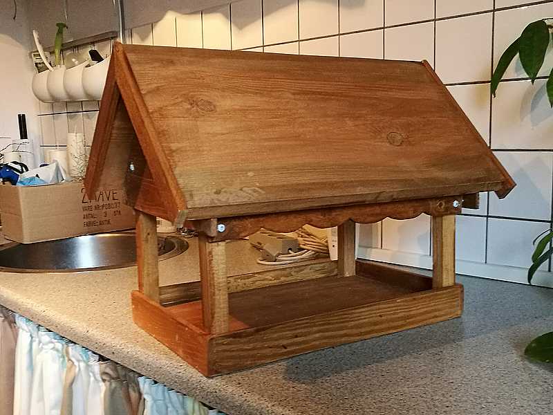 Rektangulært foderbræt med bølge dekoration- færdigt hus