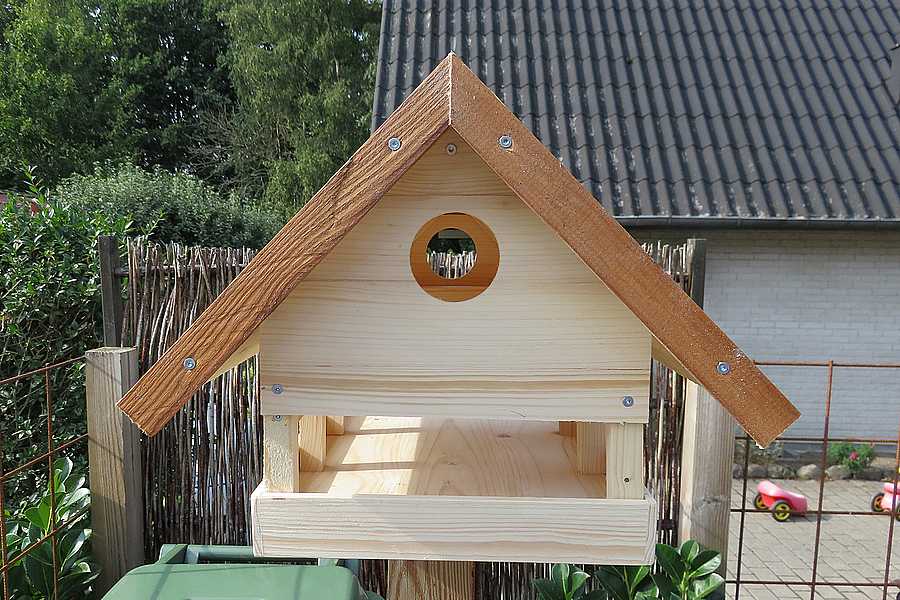 Rektangulær foderhus med bindingsværk - fra gavl