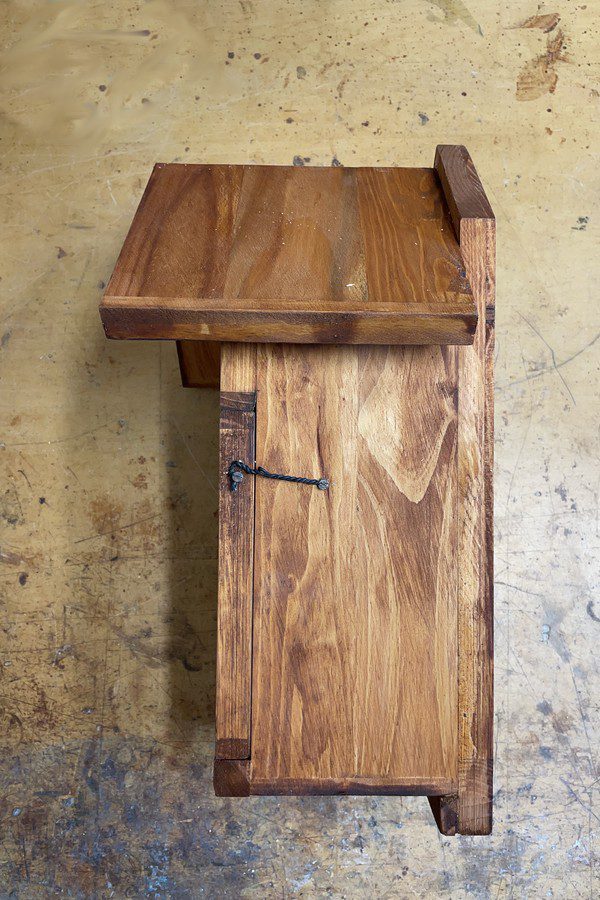 mejsekasse med låg fra siden