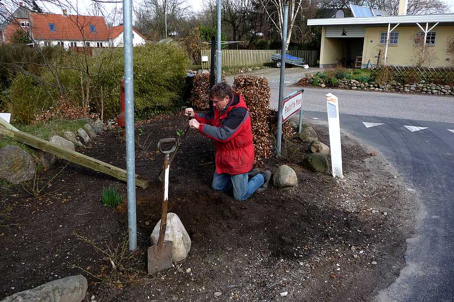 Mini bibliotek - Monteret i Freltofte - Åge graver
