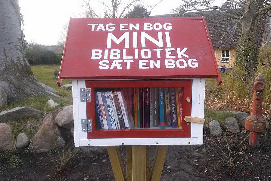 Mini bibliotek - Monteret i Freltofte