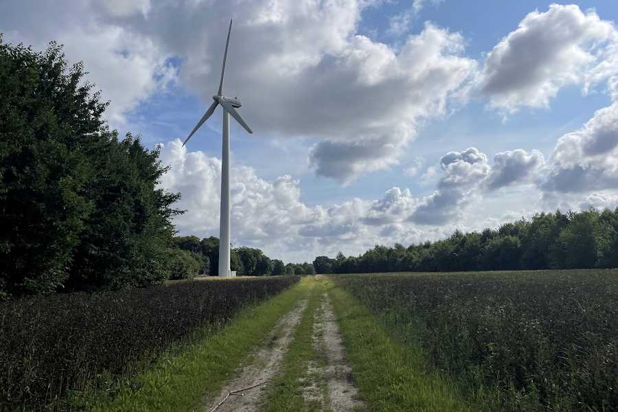 sti med vindmølle